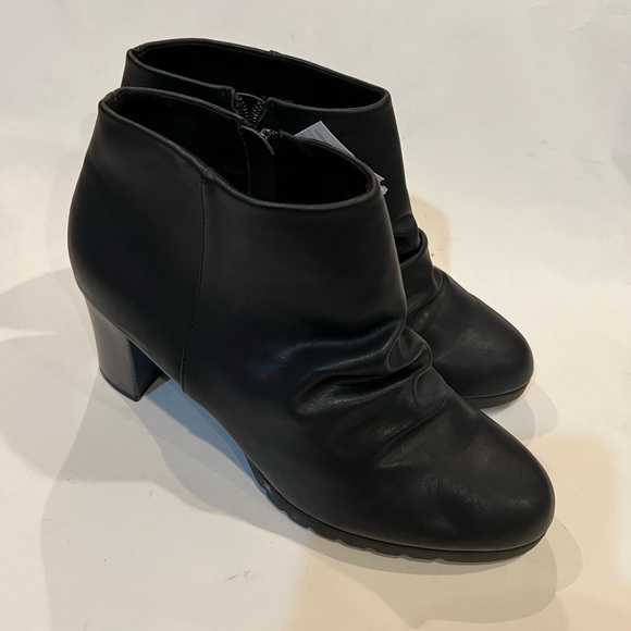 Easy Street Women's Breena Ankle Bootie - Picture 4 of 16